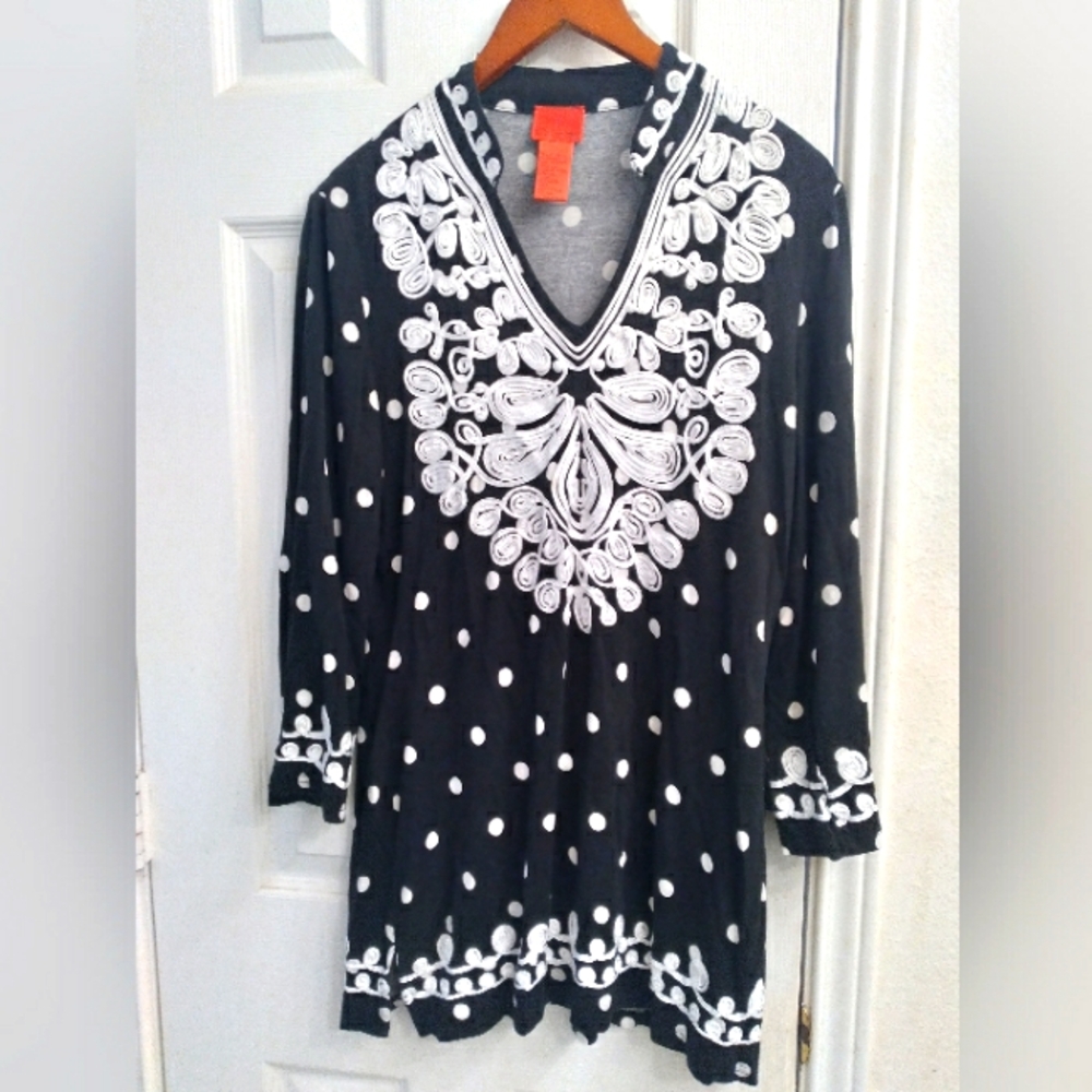 V.Cristina Black and White Polka Dot Lace Trim V.Neckline Long Sleeve Tunic